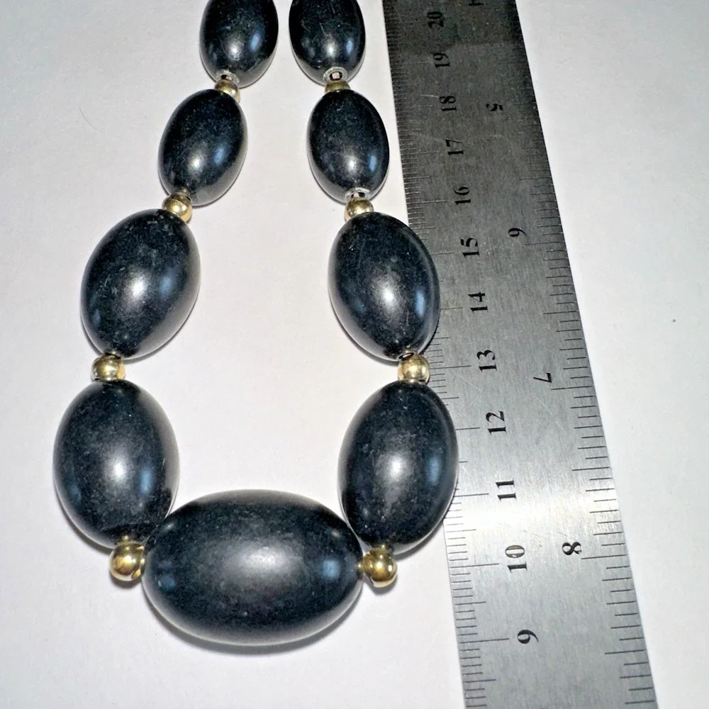 Oval Bead Necklace Women 18in Black Good Chunky Gold Tone Statement